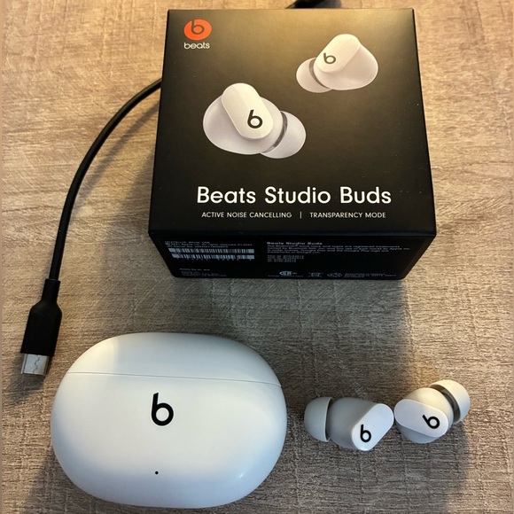Beats Studio Buds - White - Active Noise Cancelling and Transparency Mode - Picture 3 of 4